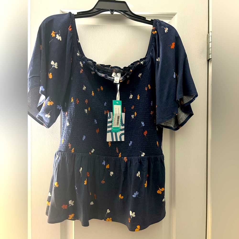 Market and Spruce Avira Short Sleeve Smocked Bodice Top. New with tags. Large